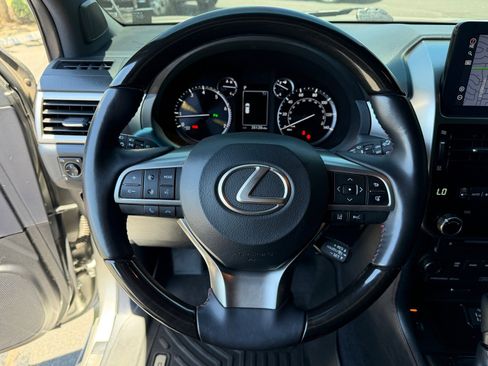 Used 2022 Lexus GX 460 Premium w/ Accessory Package AWD/4WD image 17