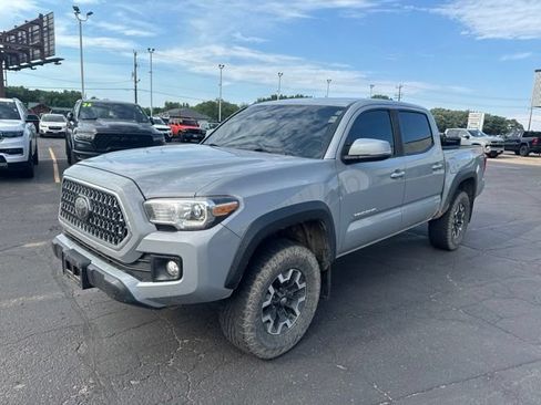 Used 2019 Toyota Tacoma TRD Off-Road w/ Technology Package AWD/4WD image 3