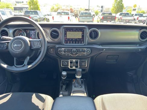 Used 2023 Jeep Gladiator Sport AWD/4WD image 9