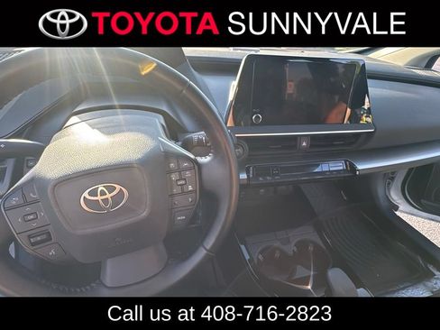 Used 2025 Toyota Prius LE FWD image 5