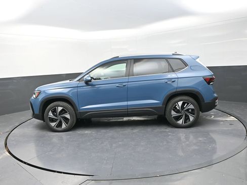 New 2026 Volkswagen Taos SE image 5