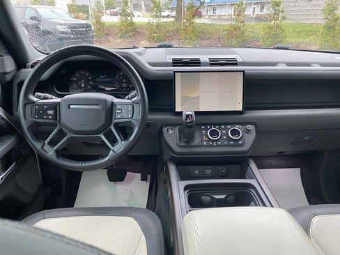 Used 2023 Land Rover Defender 130 X-Dynamic SE AWD/4WD image 8