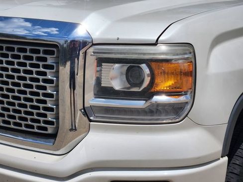 Used 2015 GMC Sierra 1500 Denali w/ Driver Alert Package RWD image 9