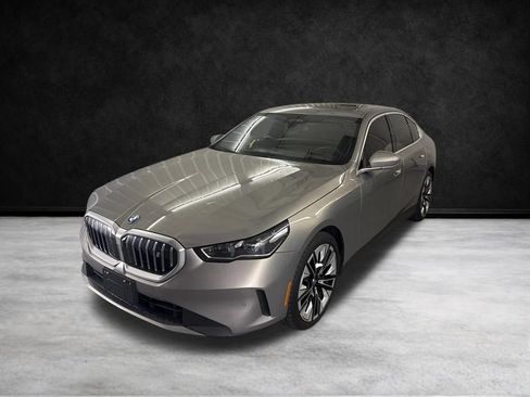 Used 2024 BMW i5 eDrive40i w/ Premium Package RWD image 4