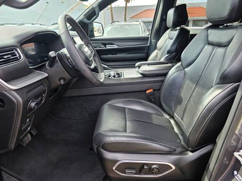 Used 2023 Jeep Wagoneer L Series II image 15