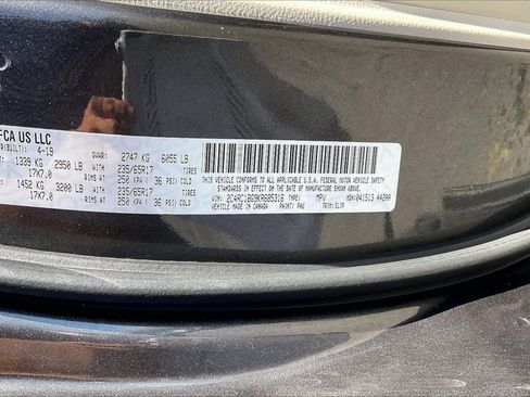 Used 2019 Chrysler Pacifica Touring-L image 35