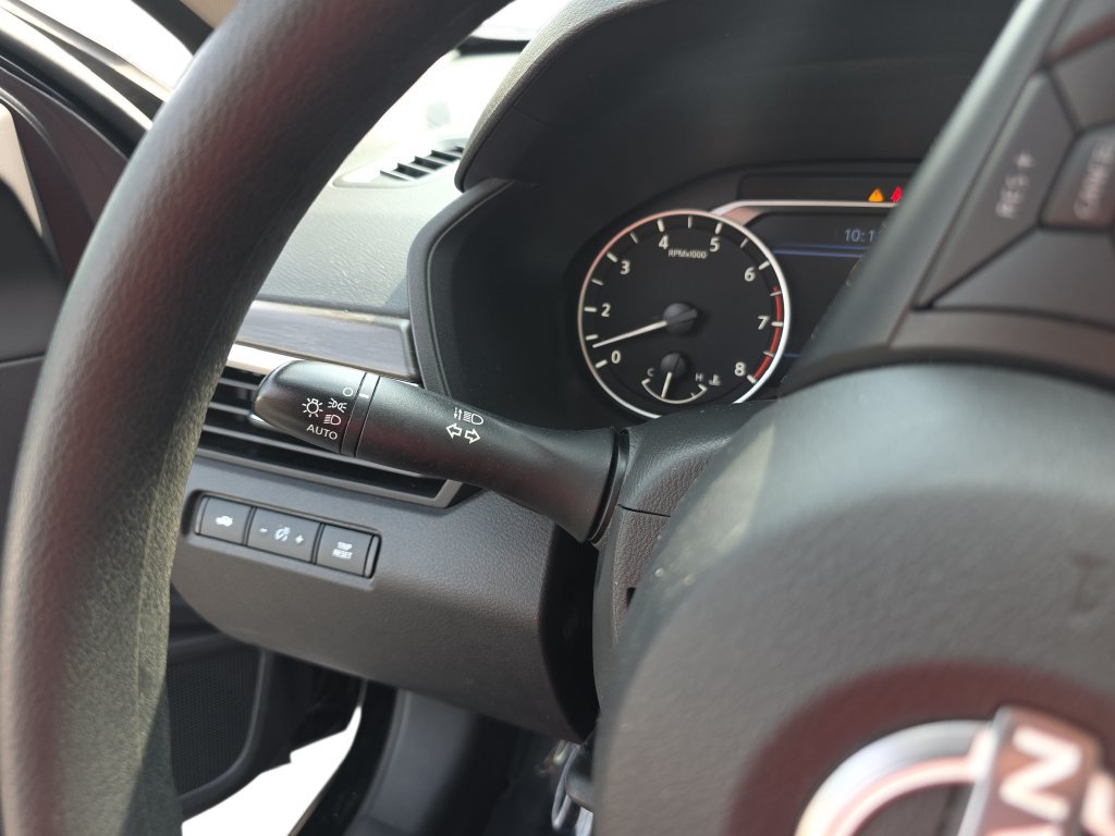 Used 2025 Nissan Altima 2.5 SV FWD image 33