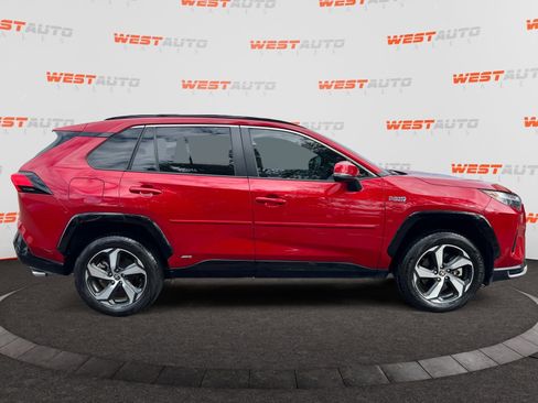 Used 2022 Toyota RAV4 SE image 6