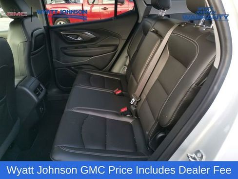 Used 2022 GMC Terrain SLT w/ Infotainment Package II FWD image 2