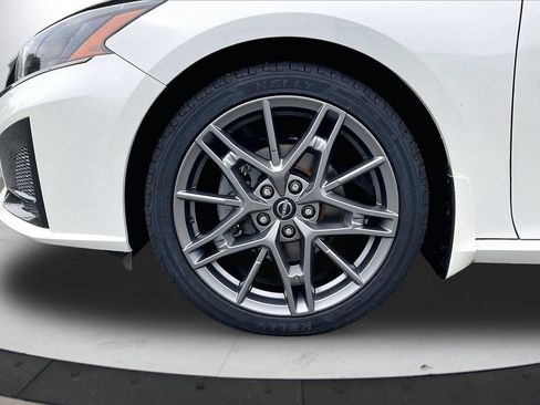 Used 2023 Nissan Altima 2.0 SR FWD image 34