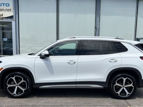 Used 2025 Volkswagen Tiguan SE FWD image 30