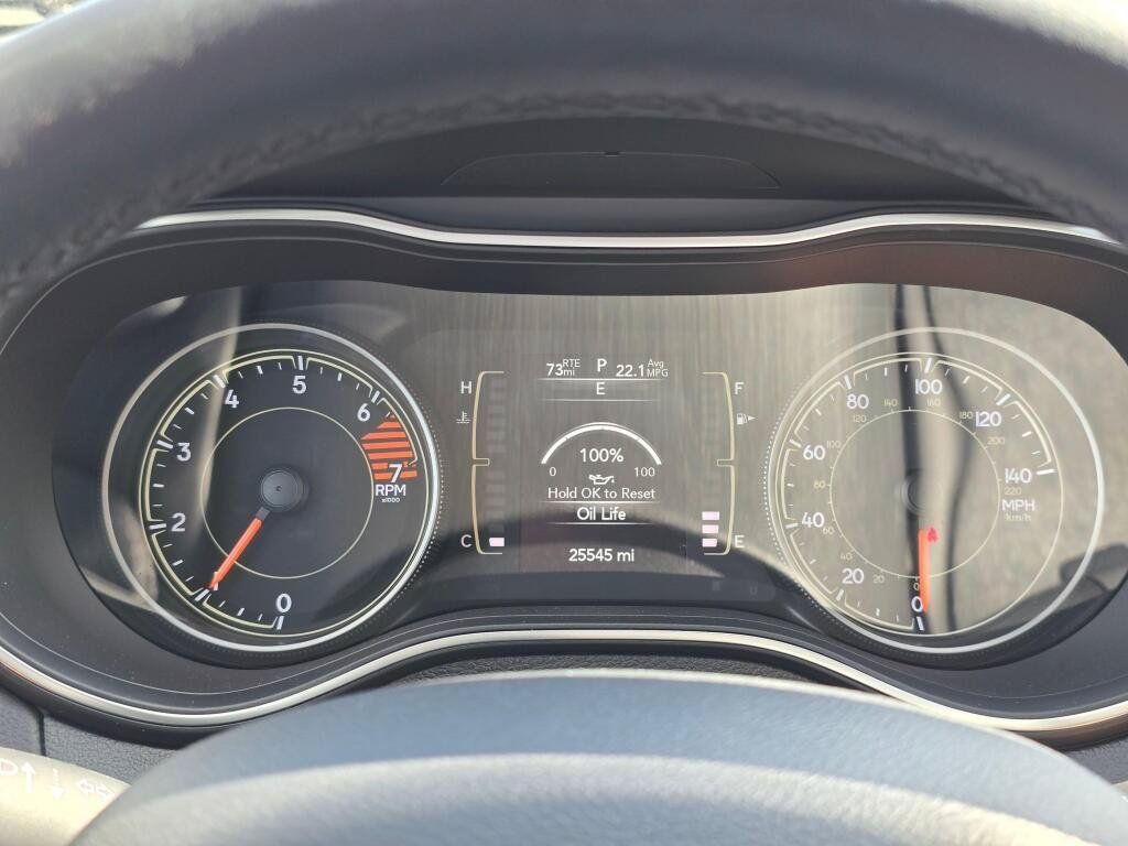 Used 2019 Jeep Cherokee Latitude w/ Cold Weather Group FWD image 21