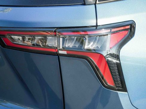 New 2026 Chevrolet Equinox LT w/ Convenience Package II FWD image 7