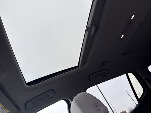 Used 2021 GMC Acadia SLE w/ Driver Convenience Package image 19