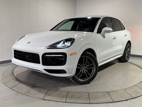 Used 2022 Porsche Cayenne image 1