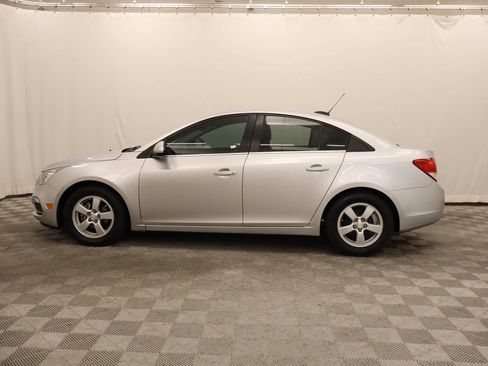 Used 2016 Chevrolet Cruze LT FWD image 2