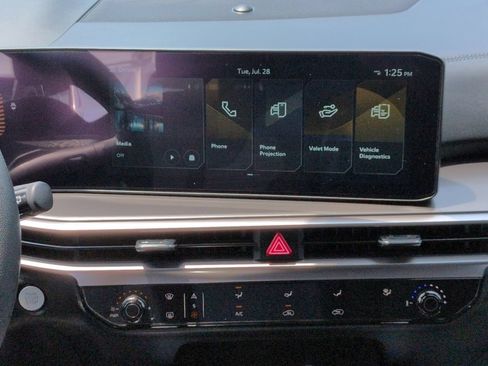 Certified 2025 Kia Sorento LX FWD image 22