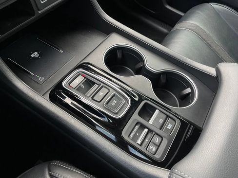 Certified 2025 Honda Pilot Touring image 19
