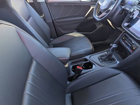 Used 2024 Volkswagen Tiguan SE image 12