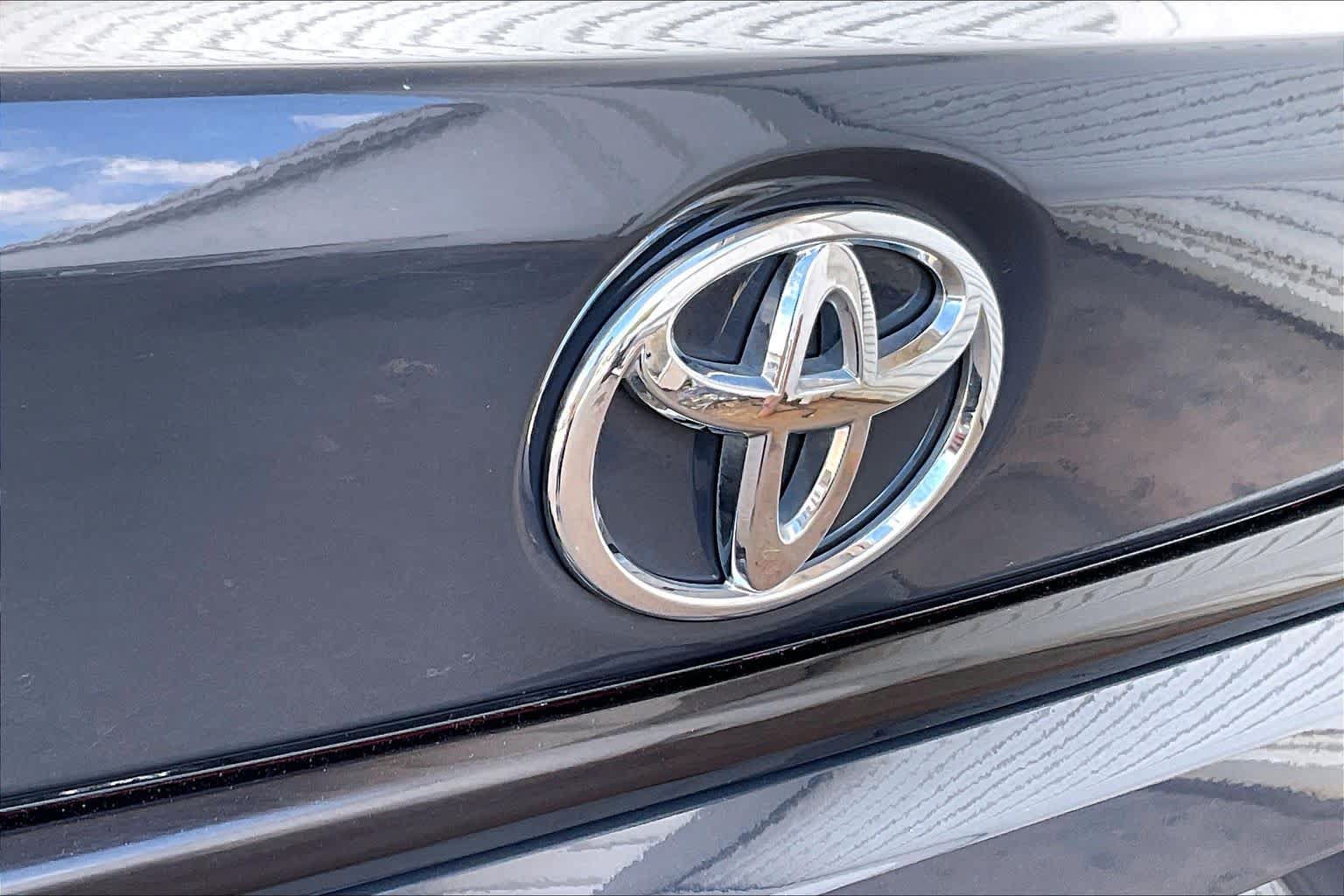 Used 2025 Toyota Corolla LE FWD image 31