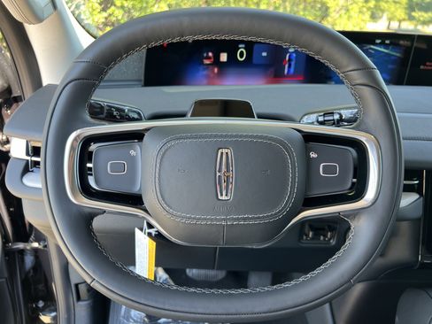 New 2025 Lincoln Navigator L Reserve image 16