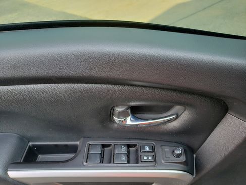 Used 2021 Nissan Titan SV w/ SV Convenience Package image 13