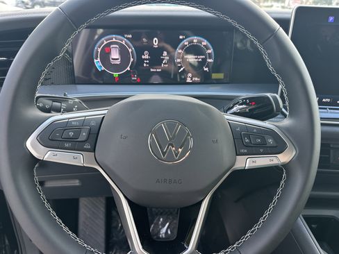 New 2026 Volkswagen Tiguan SE image 18