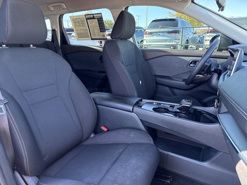 Used 2023 Nissan Rogue S image 31