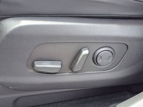 Used 2024 Kia Carnival LX FWD image 22