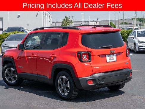 Used 2017 Jeep Renegade Latitude FWD image 3