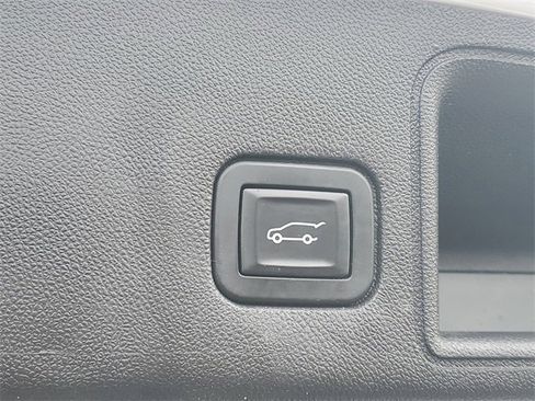 Used 2019 GMC Terrain SLE w/ Driver Convenience Package image 8