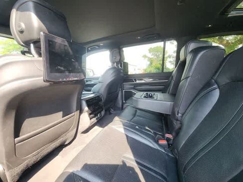 Used 2022 Jeep Wagoneer Series III w/ Premium Group I AWD/4WD image 24