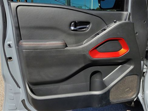 Used 2024 Nissan Frontier PRO-4X w/ Off-Road Protection Package image 18