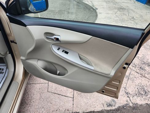 Used 2013 Toyota Corolla LE FWD image 18