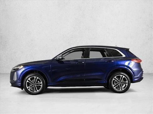 Certified 2025 Audi Q5 Premium w/ Convenience Package AWD/4WD image 9