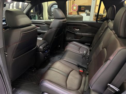 Used 2025 Honda Pilot Black Edition image 18