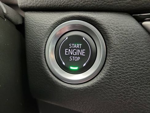 Used 2025 Cadillac XT4 Premium Luxury FWD image 28