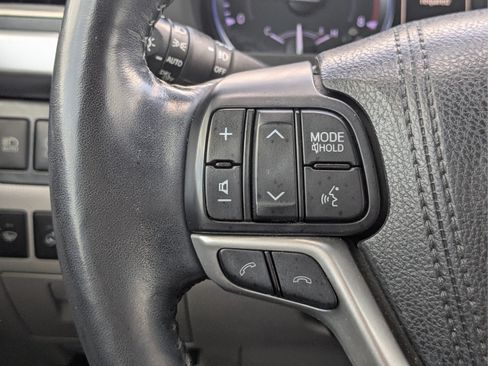 Used 2018 Toyota Highlander Limited Platinum FWD image 31
