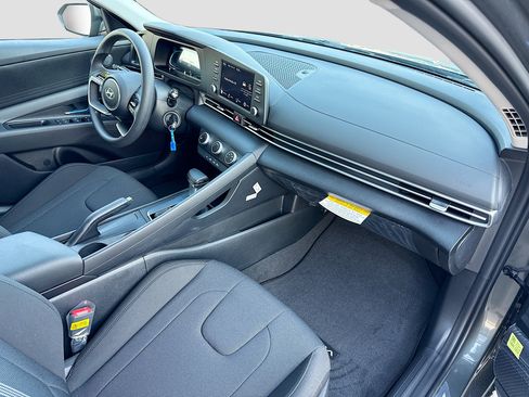 New 2026 Hyundai Elantra SE image 12