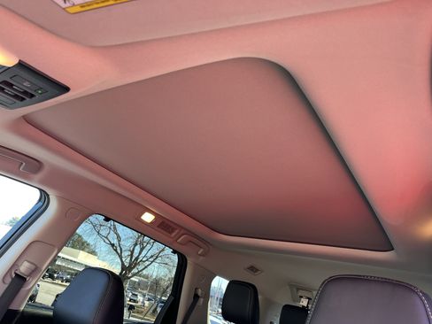 Used 2022 Nissan Pathfinder SL w/ SL Premium Package image 16