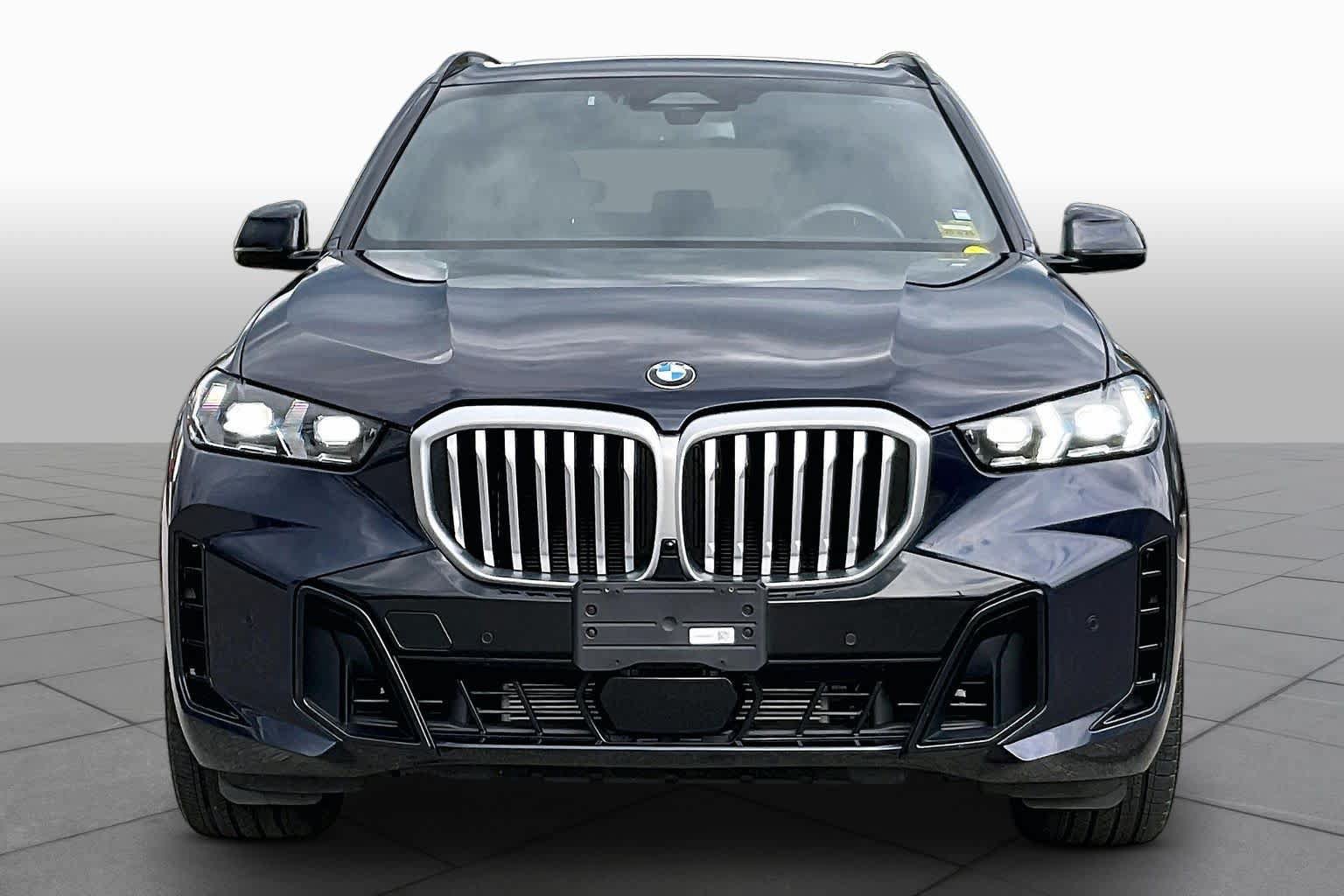 Used 2024 BMW X5 xDrive40i w/ M Sport Package AWD/4WD image 3