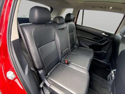 Used 2020 Volkswagen Tiguan SEL AWD/4WD image 19