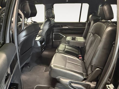 Used 2024 Jeep Wagoneer L Series II RWD image 25