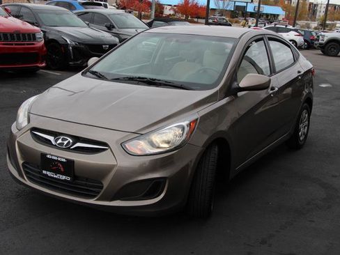Used 2014 Hyundai Accent GLS image 3