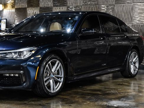 Used 2019 BMW 740i xDrive w/ Executive Package image 11