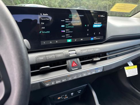 Used 2025 Kia K4 LXS image 27