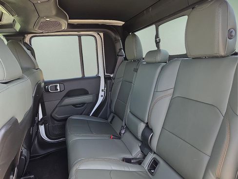 New 2025 Jeep Gladiator Mojave image 10
