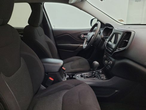 Used 2020 Jeep Cherokee Latitude AWD/4WD image 21