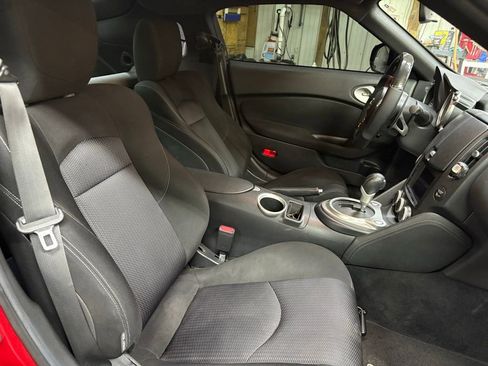 Used 2015 Nissan 370Z Coupe RWD image 14
