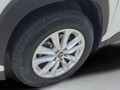 Used 2023 Toyota Corolla Cross LE AWD/4WD image 28